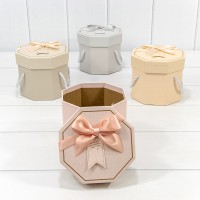 Коробка Восьмиугольная 13,3*13,3*11,5 с ручками и бантиком (микс 18) 1/4 1/48 Арт: 721814/18